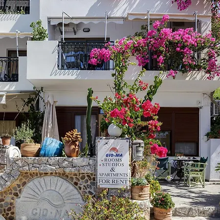 Gio-ma Plakias